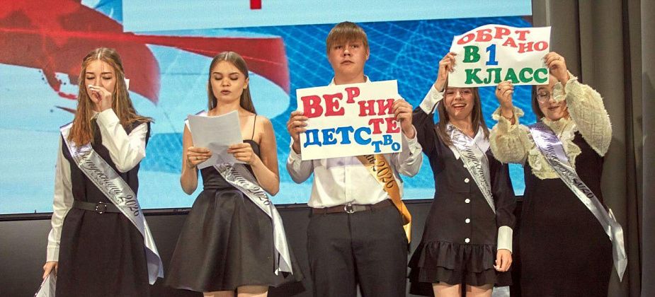 Прозвенели последние звонки. В школе №2 — первый в новом здании