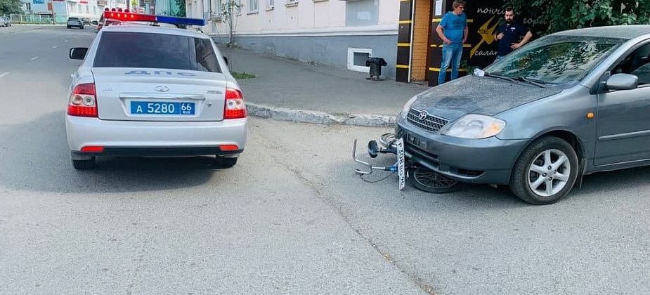 Автомобилист сбил несовершеннолетнего велосипедиста при выезде со двора