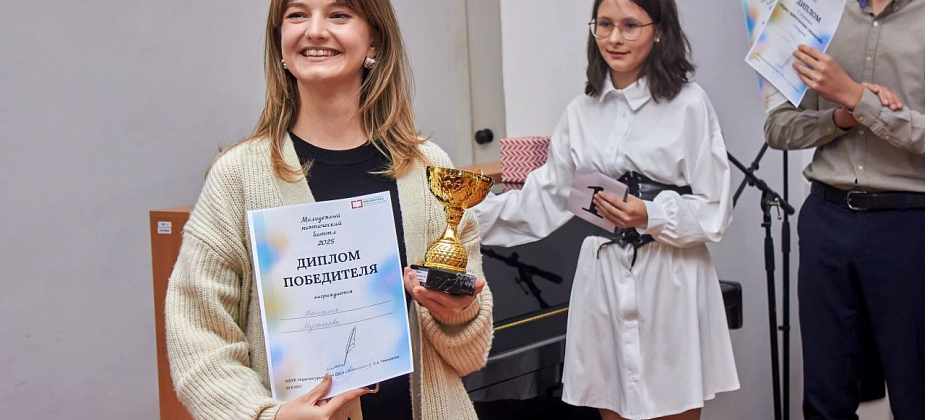 Стихи Есенина звучали в библиотеке: в Краснотурьинске прошел поэтический баттл