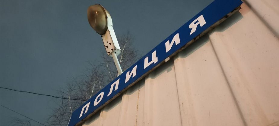 Полиция не стала возбуждать дело после травмирования горожанина сошедшим с крыши снегом