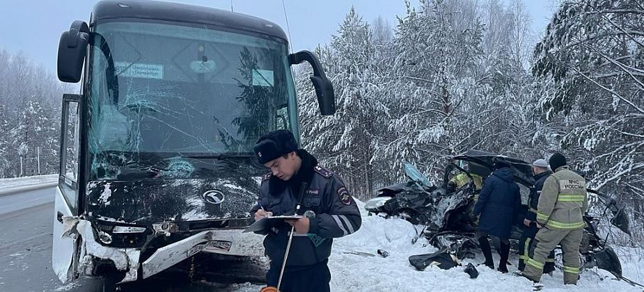 Четыре человека погибли в ДТП с автобусом, следовавшим из Североуральска в Екатеринбург