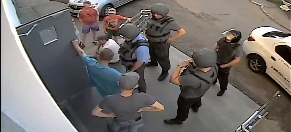 Конфликт у горбольницы: видео с камер наблюдения. Следователи заинтересовались инцидентом