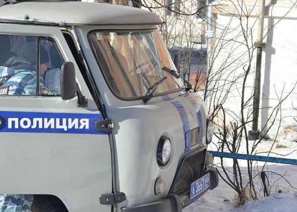 Суд на 5 суток арестовал горожанку, которая нецензурно выражалась и хватала полицейских за форму