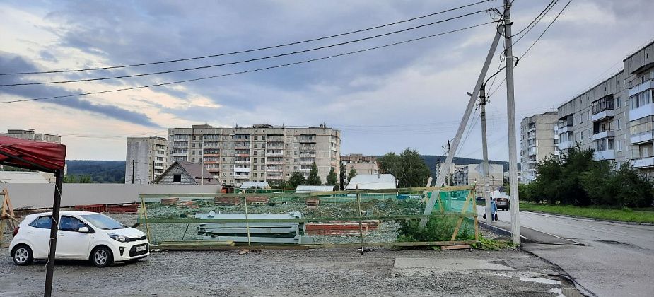 По улице Клубной строят, скорее всего, магазин 