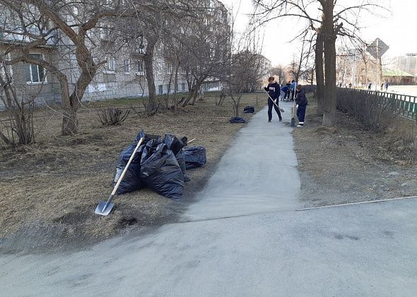Более 60 КамАЗов мусора вывезли после субботников в Краснотурьинске. На уборку вышли не все