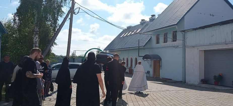 В последний путь проводили 17-летнего хоккеиста