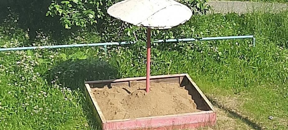 Жилинспекция ответила горожанке, пожаловавшейся на отсутствие песка в песочницах. Мэрия наполнит?