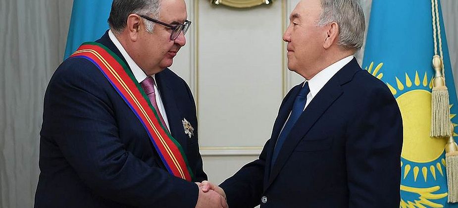 Первый президент Казахстана вручил Алишеру Усманову орден Дружбы