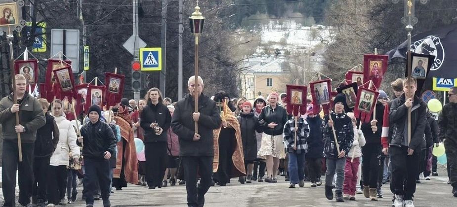В Краснотурьинске прошли детский крестный ход и праздничная программа в честь Пасхи