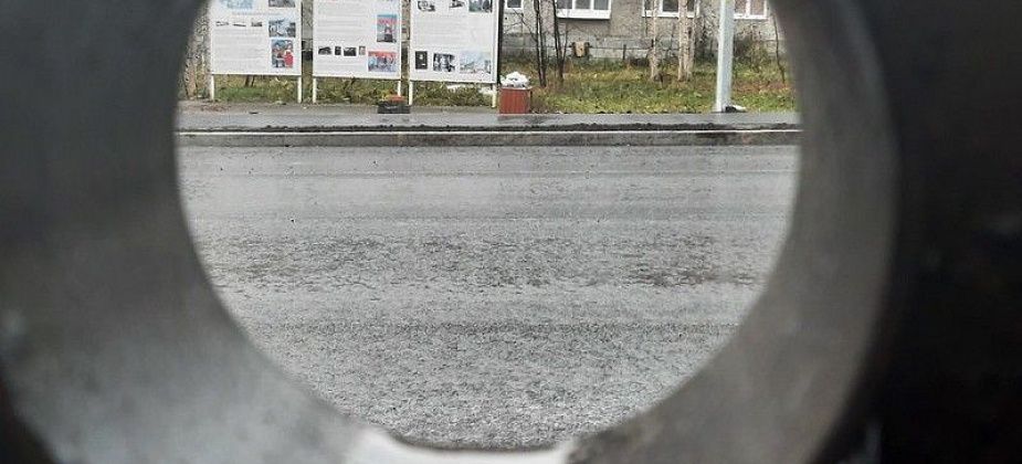 Автомобилисты ездят по неоткрытой Октябрьской