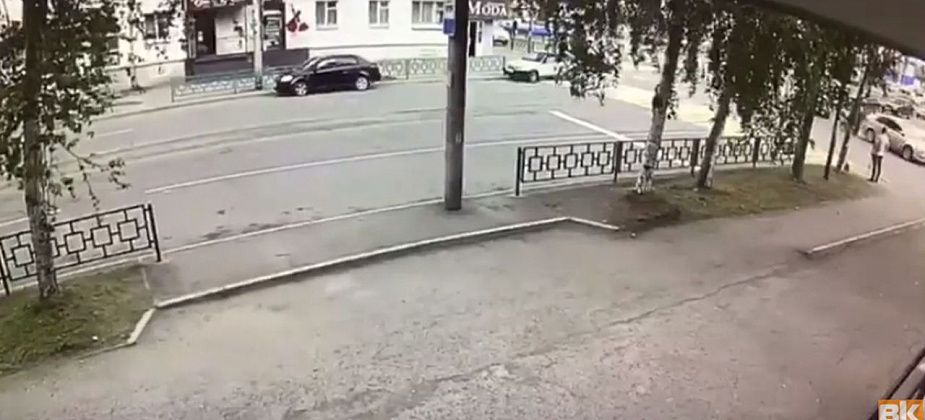 Возле ТК «Столичный» произошло ДТП. Пострадавших увезли в больницу