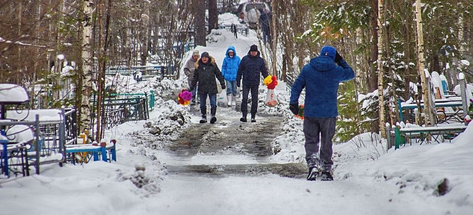 «Ушедшие живут в нашей памяти»: краснотурьинцы почтили память родных на Радоницу