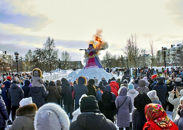 В последний день масленичной недели на центральной площади сожгли чучело