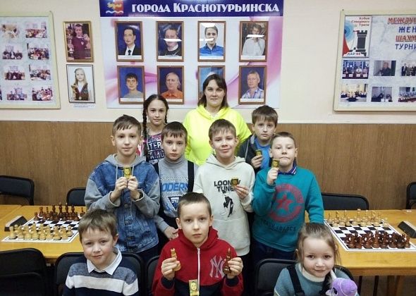 В клубе «Уралец» прошли рождественские игры по шашкам и шахматам