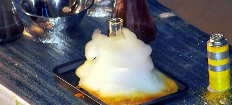 В Краснотурьинске прошел научный фестиваль. Раскопки, огонь на ладонях, виртуальная реальность – аншлаг с первой попытки