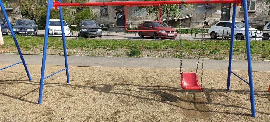 Новые детские площадки снова отремонтируют