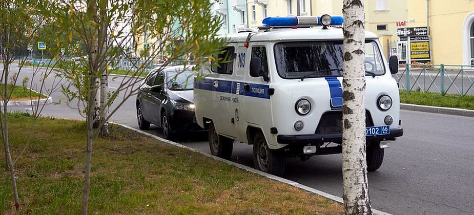 В полиции выясняют обстоятельства, при которых малолетний ребенок упал со второго этажа
