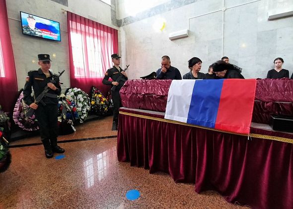 «Будьте спокойны, я далеко от фронта». Похоронили многодетного Алексея Кондюрина, погибшего на СВО