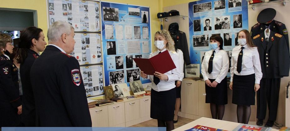 Молодые сотрудники полиции приняли присягу