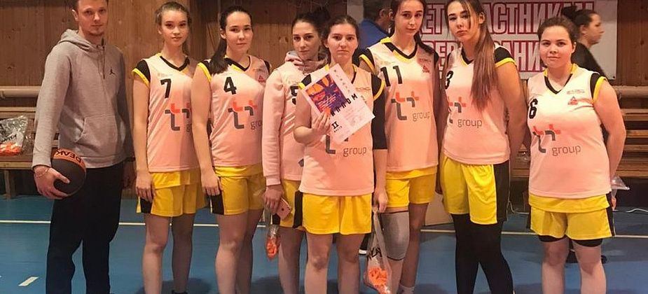 Баскетболистки школы № 32 завоевали "серебро" на окружных соревнованиях