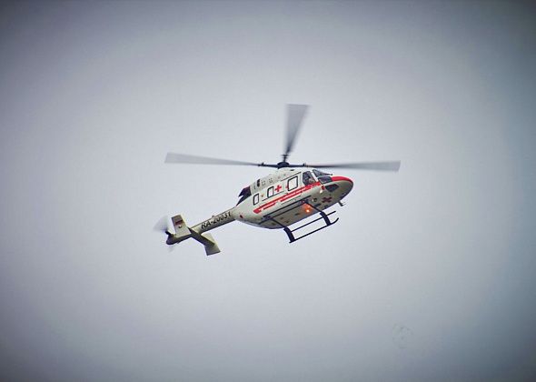 Жену погибшего в ДТП спикера Думы Североуральска вертолетом доставили в Екатеринбург