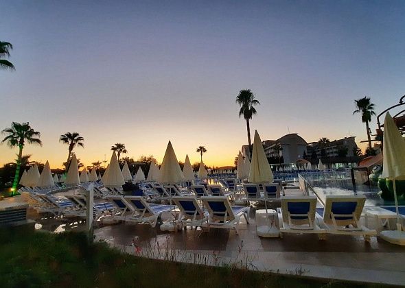 Специалисты Роспотребнадзора консультируют свердловчан, собравшихся в путешествие