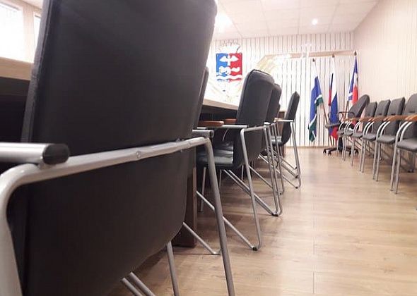 Чиновники Краснотурьинска передумали покупать два дорогих кресла