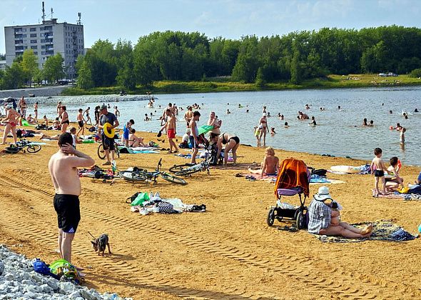 Спасатели просят соблюдать правила поведения на воде. Каждый день на пляже  больше 200 человек