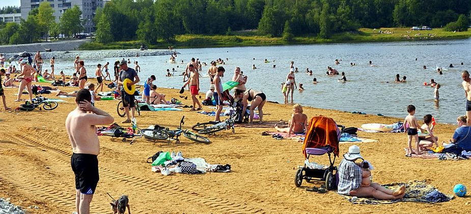 Спасатели просят соблюдать правила поведения на воде. Каждый день на пляже  больше 200 человек