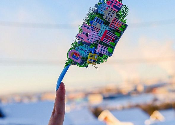 Горожанка изобразила Краснотурьинск на... 19-сантиметровом ногте