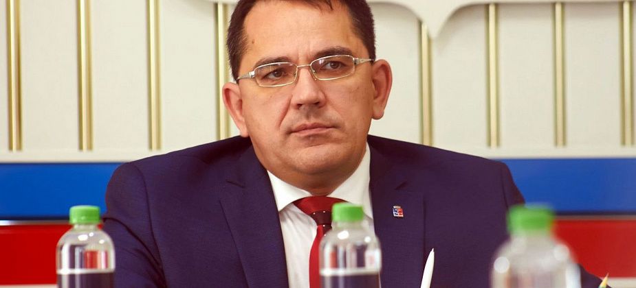 "Распределяют бюджет". Мэр Устинов рассказал о новых сообщениях мошенников от его имени