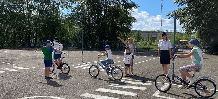Воспитанников Центра детского творчества обучают правилам дорожного движения