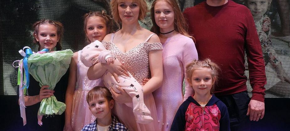 Молодой мамой-2018 стала Татьяна Никулина. У нее шестеро детей 