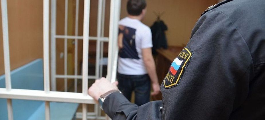 19-летнего горожанина обвиняют в избиении двоих собутыльников