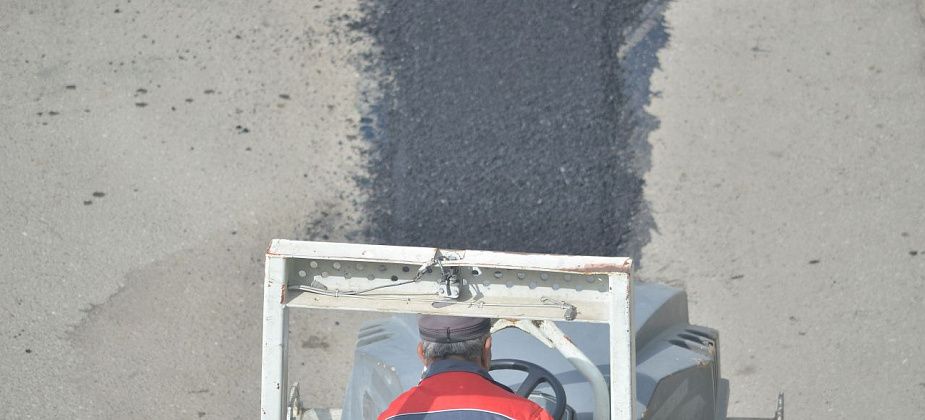 На дороге в районе виадука на улице Фрунзе планируется залатать ямы