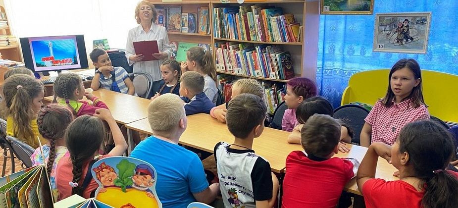 Для детей из летнего лагеря при школе №10 прошла познавательно-игровая программа 