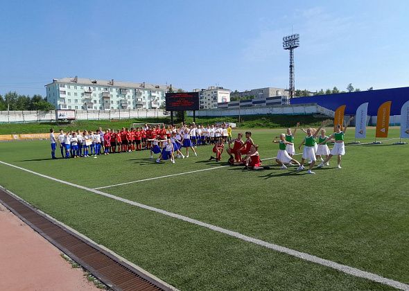 Масштабную праздничную программу Дня металлурга в Краснотурьинске открыл детский футбольный турнир