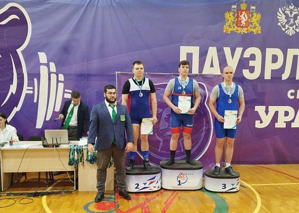 Краснотурьинцы заняли первое и второе места в первенстве Свердловской области по пауэрлифтингу