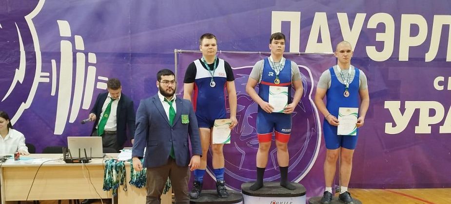 Краснотурьинцы заняли первое и второе места в первенстве Свердловской области по пауэрлифтингу