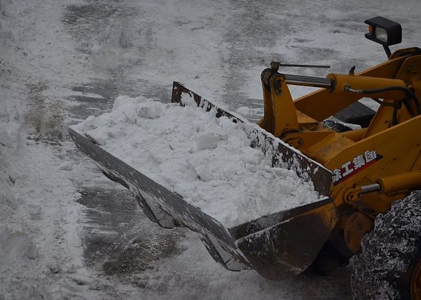 Вечером снегоуборочная техника выйдет чистить улицы. Автовладельцев просят убрать транспорт с дорог