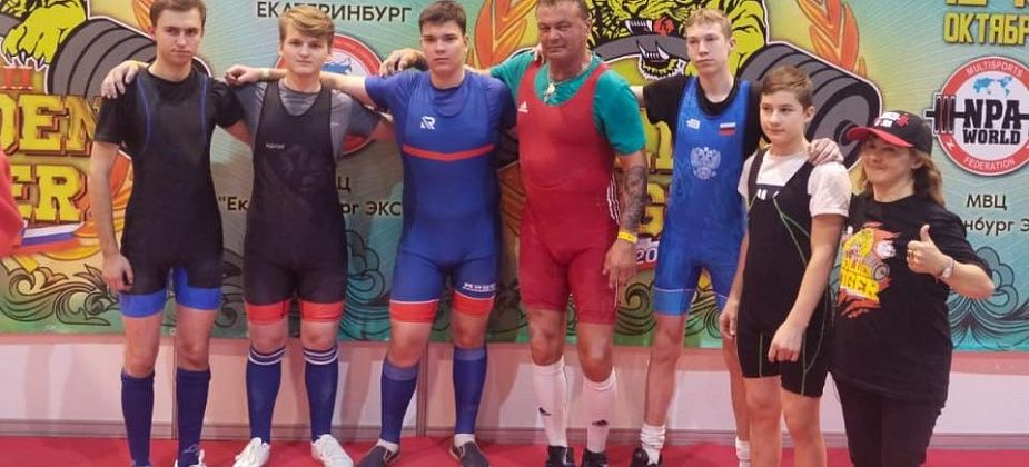 Краснотурьинцы стали призерами турнира по пауэрлифтингу 