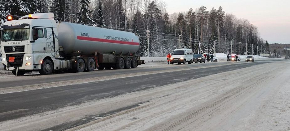 Возле Краснотурьинска столкнулись иномарка и газовоз