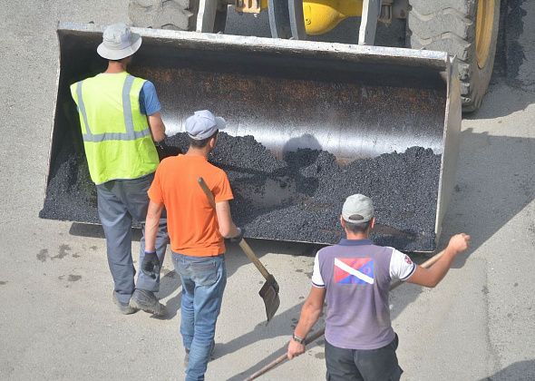 Ищут подрядчика на ремонт асфальта у школы на 42-м квартале