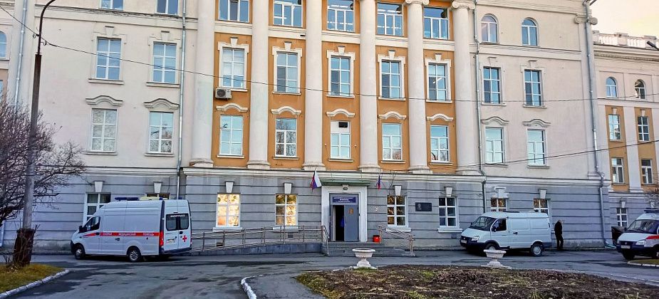 Около половины работающих в больнице Краснотурьинска — пенсионеры