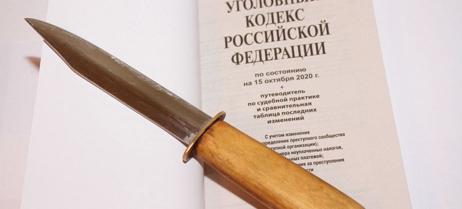 Начался процесс по обвинению матери семерых детей, которая полоснула ножом по лицу супруга