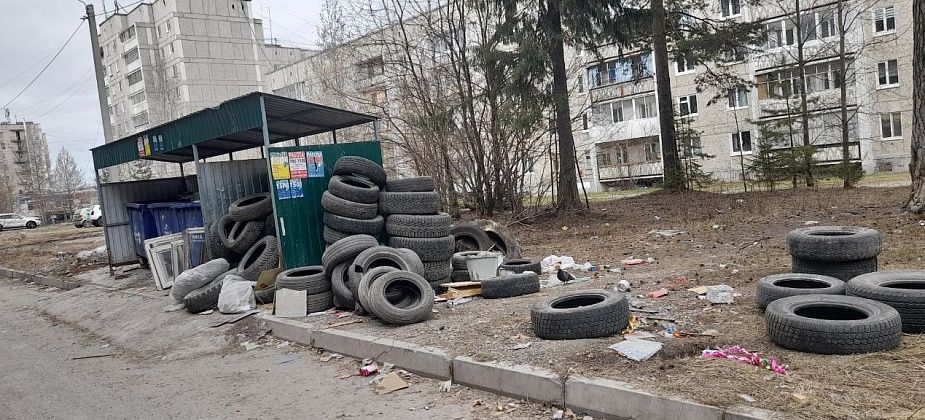 "Рифей" прокомментировал свалку шин на контейнерной площадке по улице Рюмина