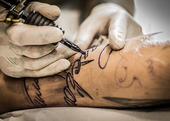 Онищенко призвал запретить татуировки в России