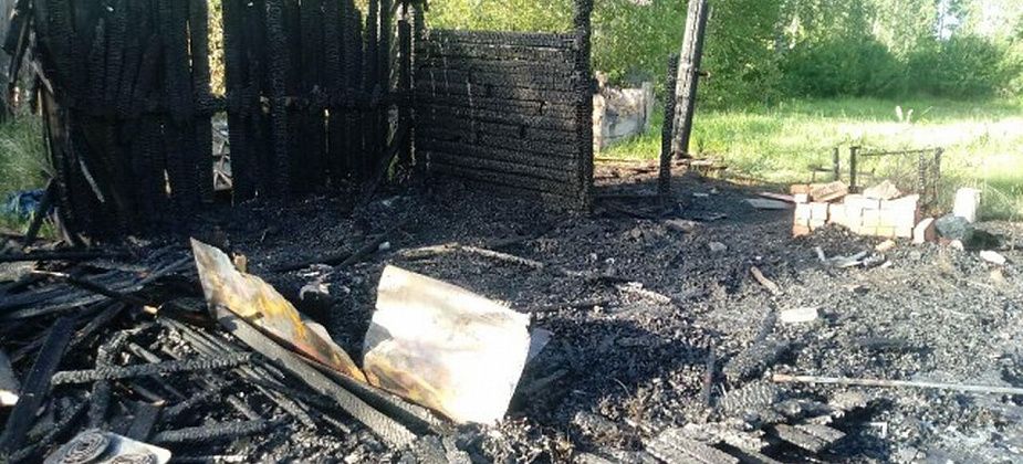Садовый дом сожгли неизвестные