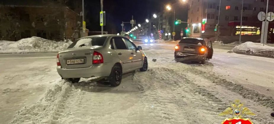 Четверо несовершеннолетних находились в машине, попавшей в ДТП на перекрестке