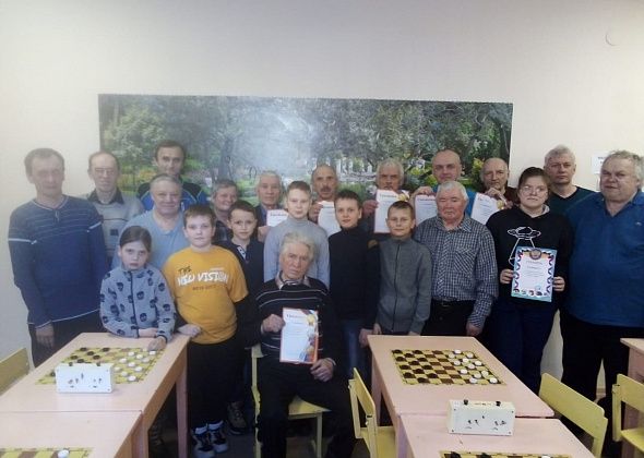 Личное первенство и турнир с серовскими спортсменами – в клубе прошли очередные игры по шашкам 